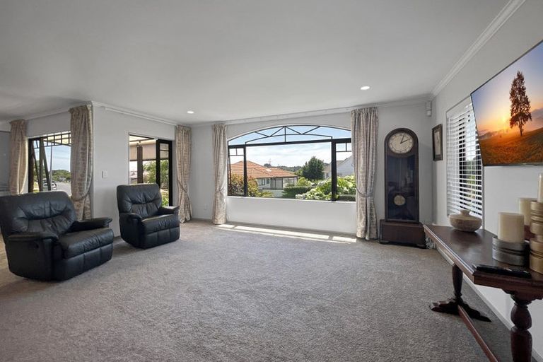 Photo of property in 57 Mt Lebanon Crescent, The Gardens, Auckland, 2105
