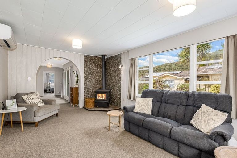 Photo of property in 7 Reid Road, Wainuiomata, Lower Hutt, 5014