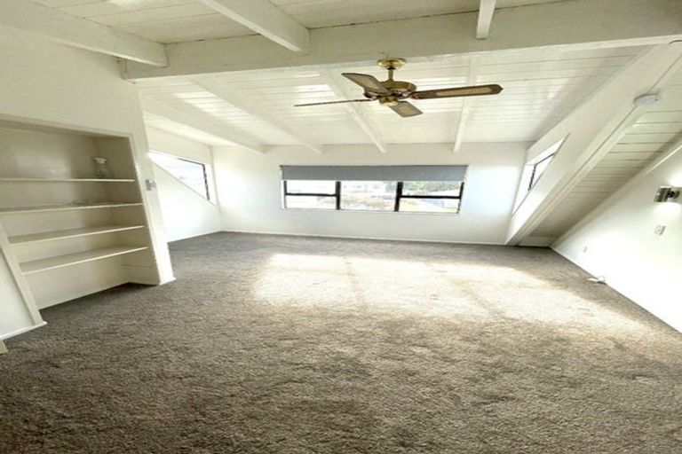 Photo of property in 77 Spence Road, Henderson, Auckland, 0612