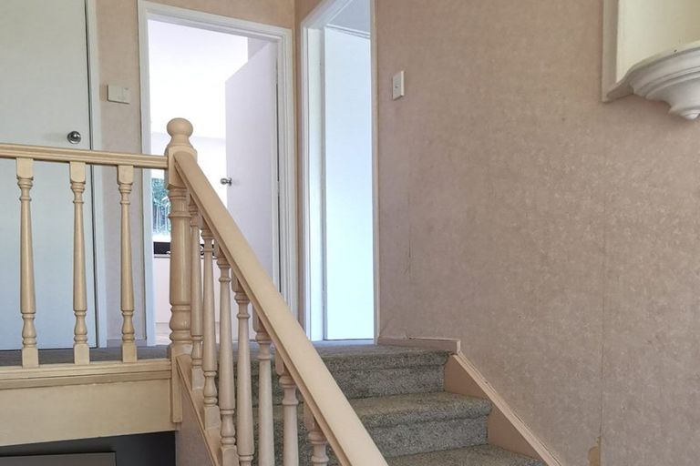 Photo of property in 13 Easton Park Parade, Glenfield, Auckland, 0629