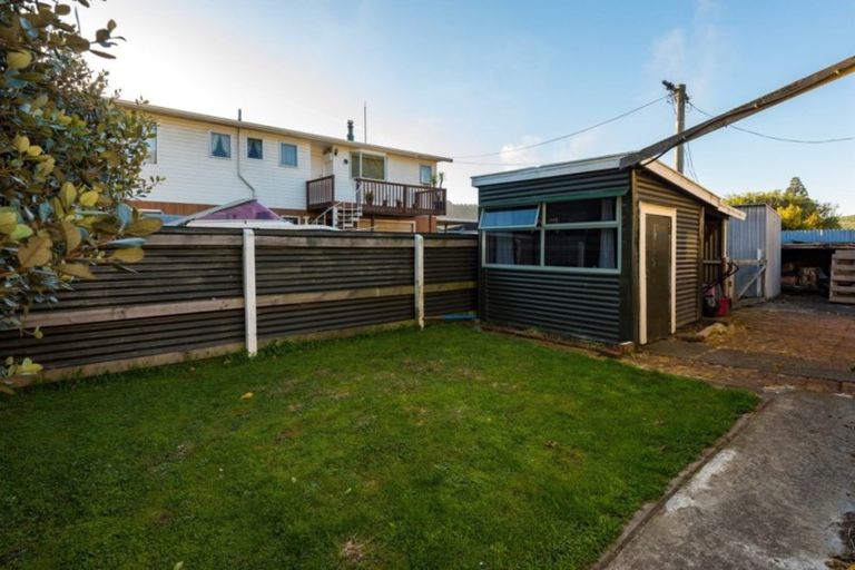 Photo of property in 29 Wairau Road, Picton, 7220