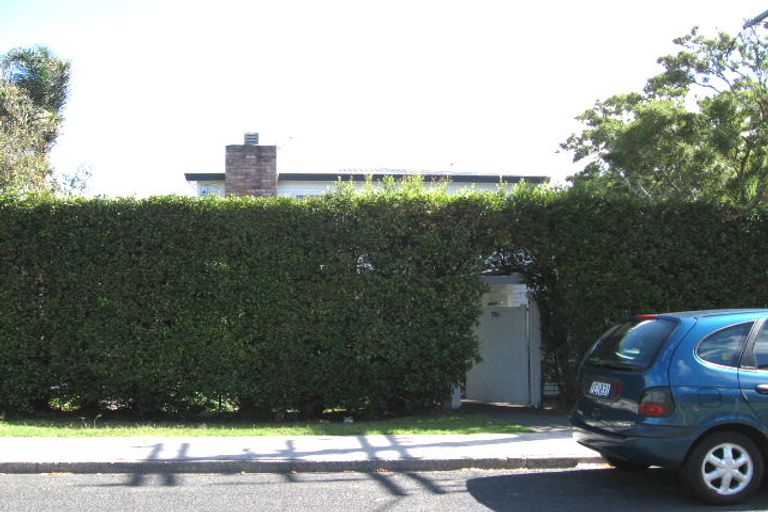 Photo of property in 70 Seaview Road, Castor Bay, Auckland, 0620