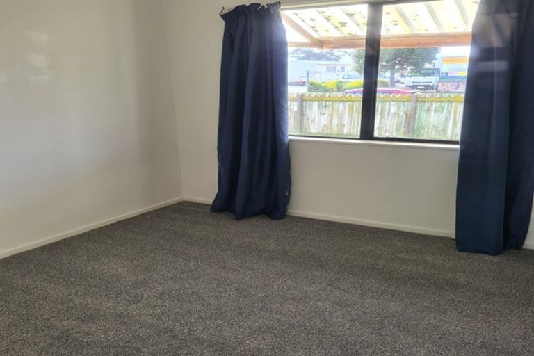 Photo of property in 72 Maplesden Drive, Clendon Park, Auckland, 2103