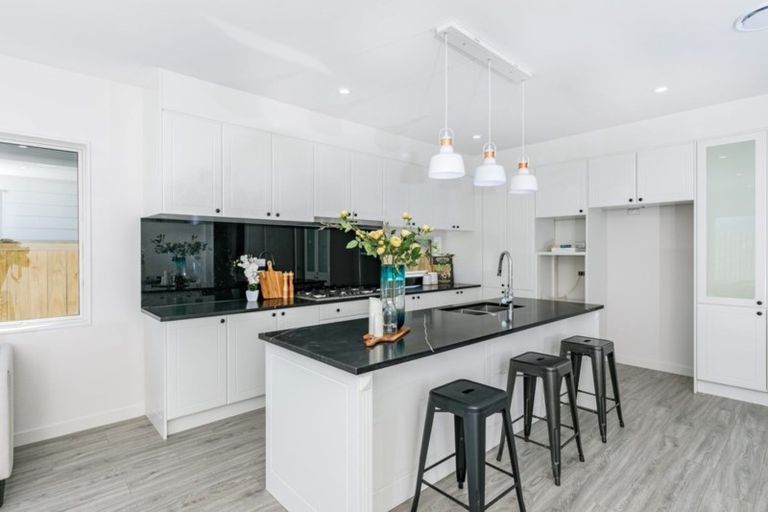 Photo of property in 6 Rauaruhe Road, Karaka, Papakura, 2113