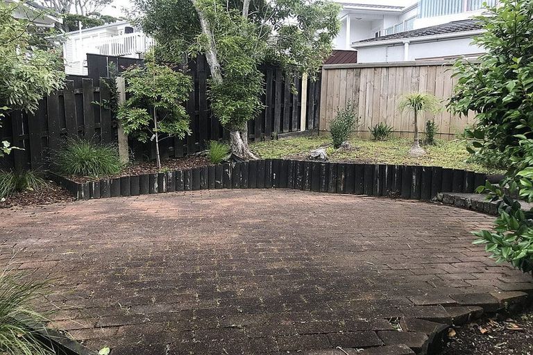 Photo of property in 2/4 Penning Road, Castor Bay, Auckland, 0620