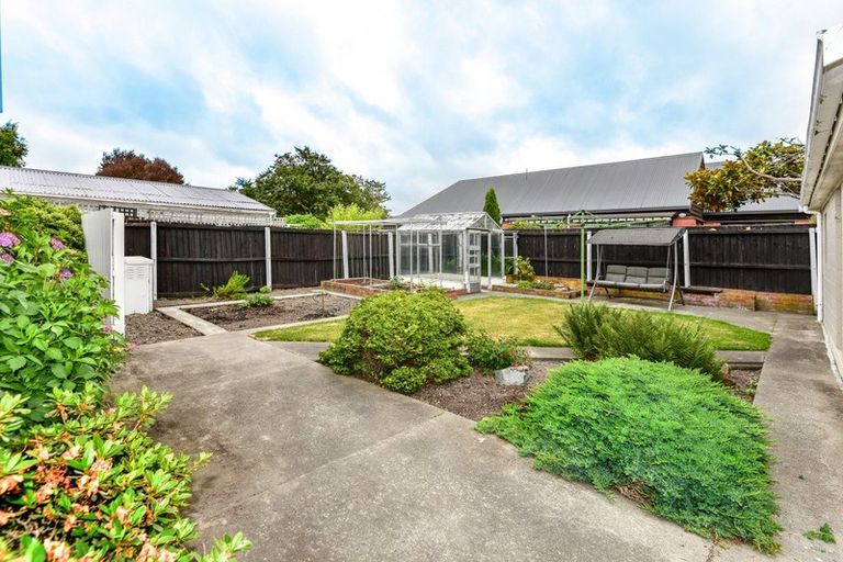 Photo of property in 15 Birkenhead Street, Avonhead, Christchurch, 8042