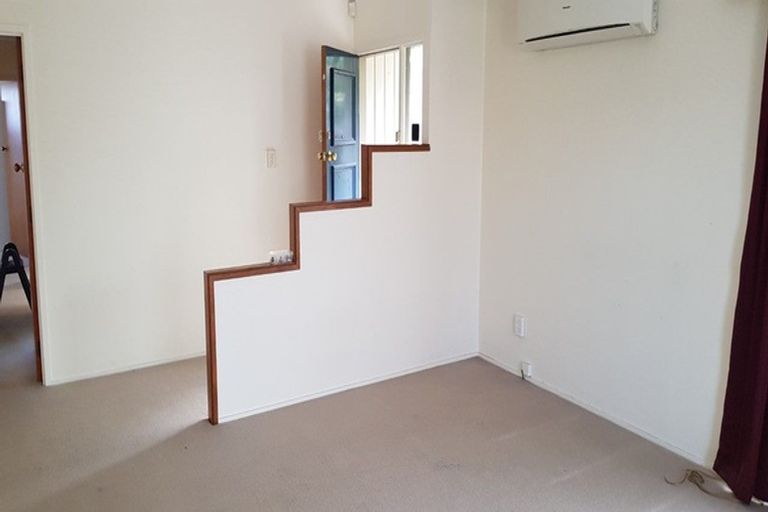 Photo of property in 212 Forrest Hill Road, Forrest Hill, Auckland, 0620