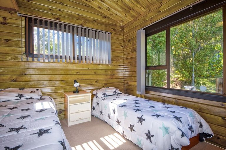 Photo of property in 98 Daffodil Street, Titirangi, Auckland, 0604