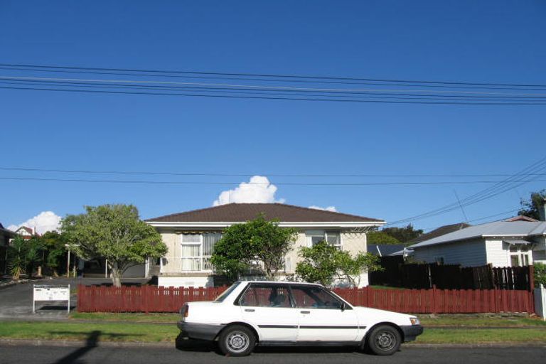 Photo of property in 3/31 Craigbank Avenue, New Lynn, Auckland, 0600