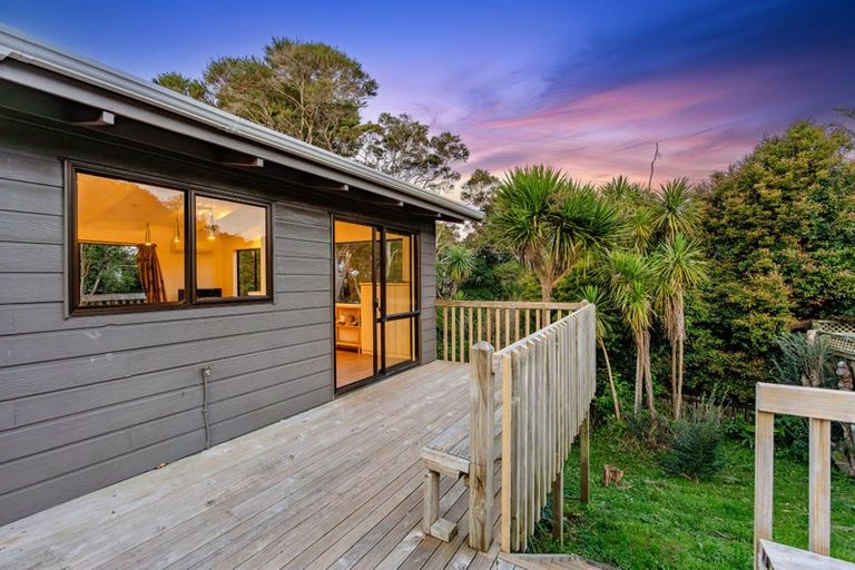 Photo of property in 2/104 Ocean View Road, Northcote, Auckland, 0627