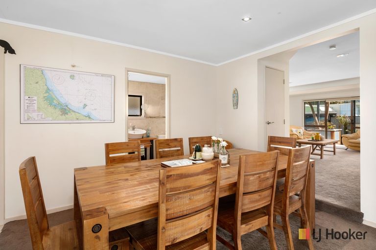 Photo of property in 28 Ocean View Road, Waihi Beach, 3611