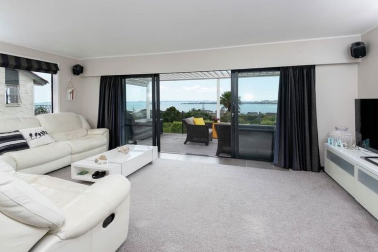 Photo of property in 1/11 Pounamu Place, Shelly Park, Auckland, 2014