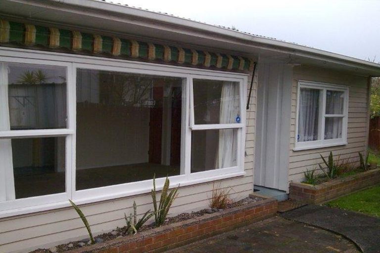 Photo of property in 2/58 Rimu Street, New Lynn, Auckland, 0600