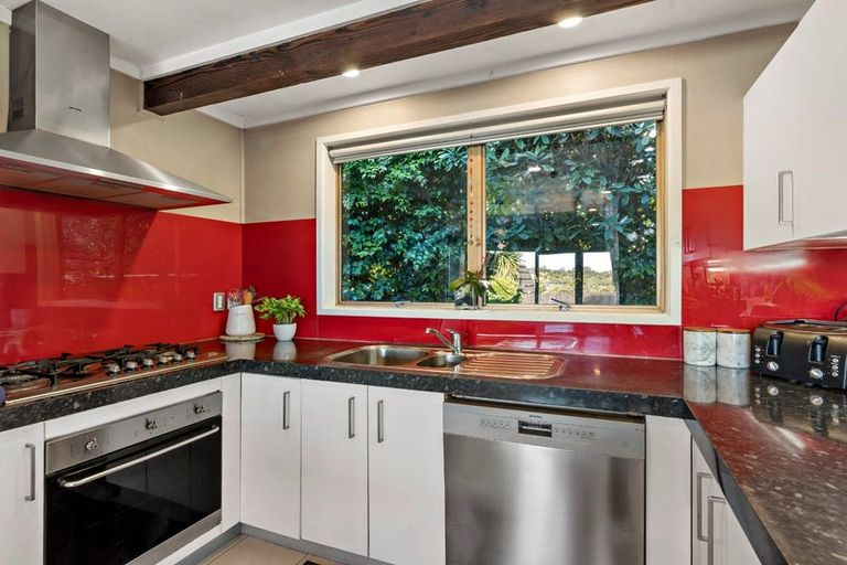Photo of property in 112 Whangaparaoa Road, Red Beach, 0932