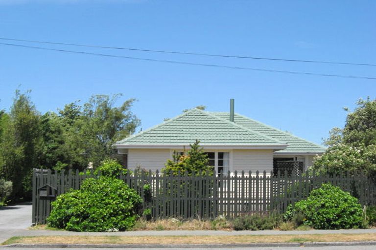 Photo of property in 2/5 Bentley Street, Russley, Christchurch, 8042