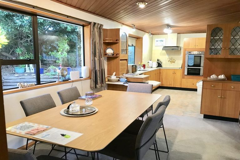 Photo of property in 100 Marine Parade, Bluff, 9814