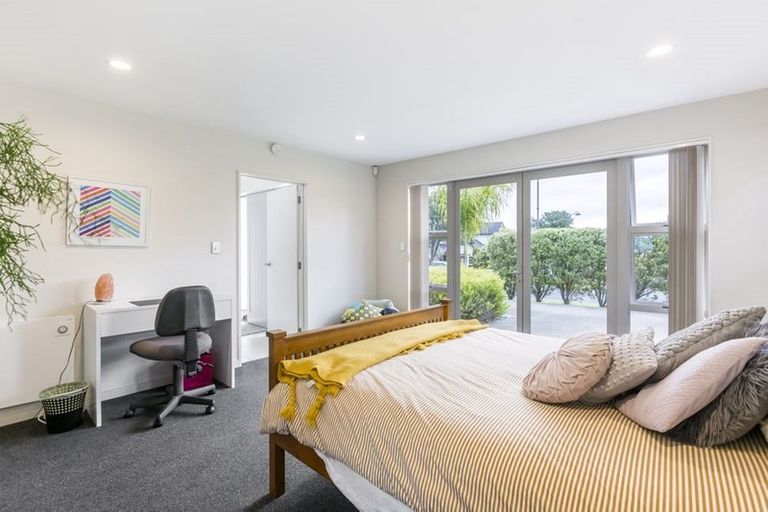 Photo of property in 24 Kittiwake Drive, Schnapper Rock, Auckland, 0632