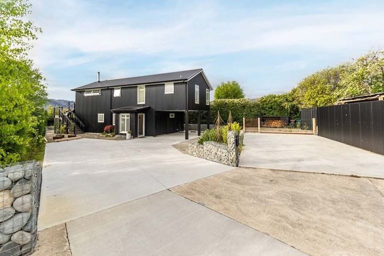 Photo of property in 14 Lakeview Terrace, Lake Hawea, Wanaka, 9382