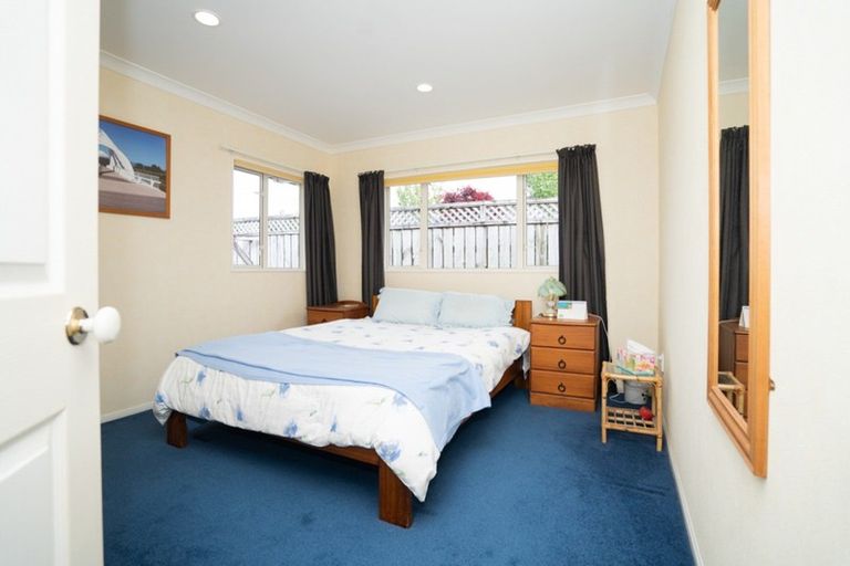 Photo of property in 9 Royal Heights, Glen Avon, New Plymouth, 4312