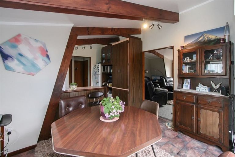 Photo of property in 27 Towai Street, Inglewood, 4330