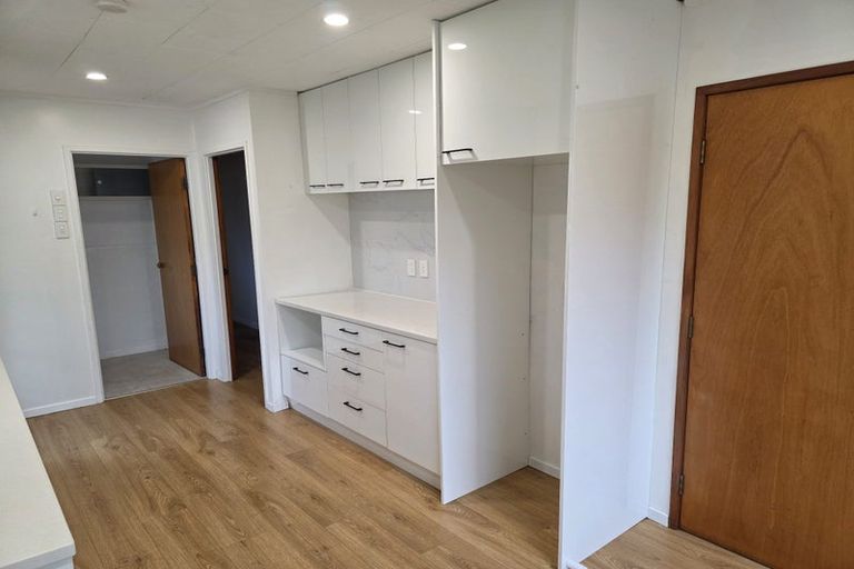 Photo of property in 2/56 Lavery Place, Sunnynook, Auckland, 0632