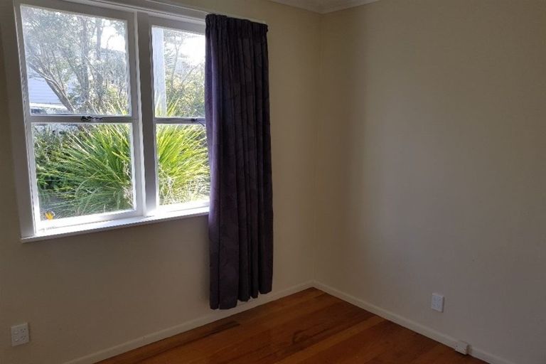 Photo of property in 12 Limmer Place, Browns Bay, Auckland, 0632
