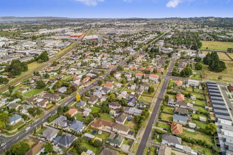 Photo of property in 15 Arimu Road, Papakura, 2110