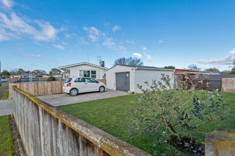 Photo of property in 46 Sutherland Crescent, Westbrook, Palmerston North, 4412