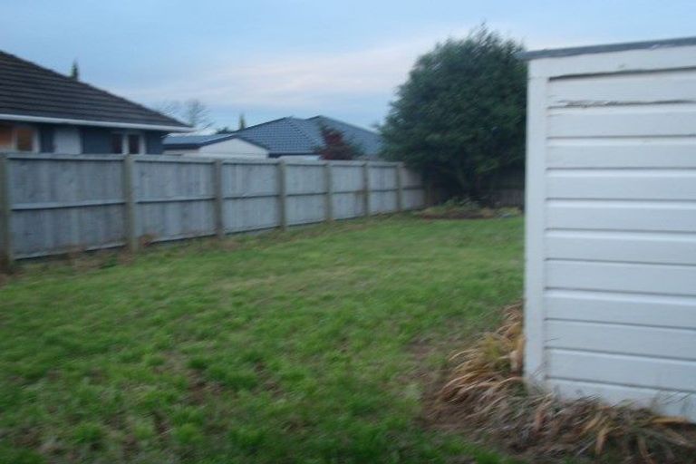 Photo of property in 11 Virgil Place, Northcote, Christchurch, 8052