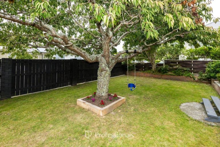 Photo of property in 35 Whirinaki Crescent, Heretaunga, Upper Hutt, 5018