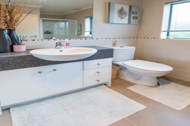 Photo of property in 53 Turnberry Drive, Wattle Downs, Auckland, 2103