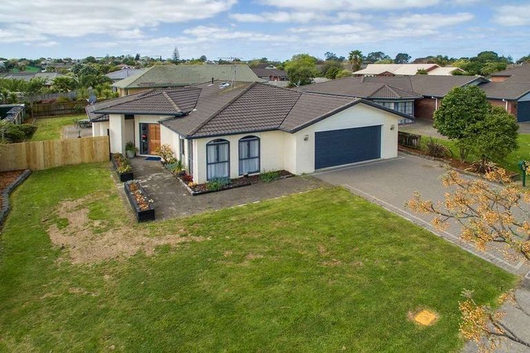 Photo of property in 13 Trossach Place, Wattle Downs, Auckland, 2103