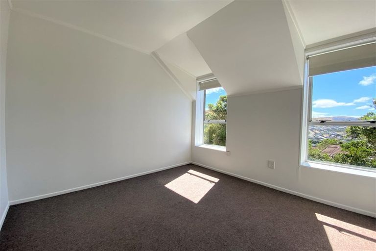 Photo of property in 7 Hollydale Grove, Churton Park, Wellington, 6037