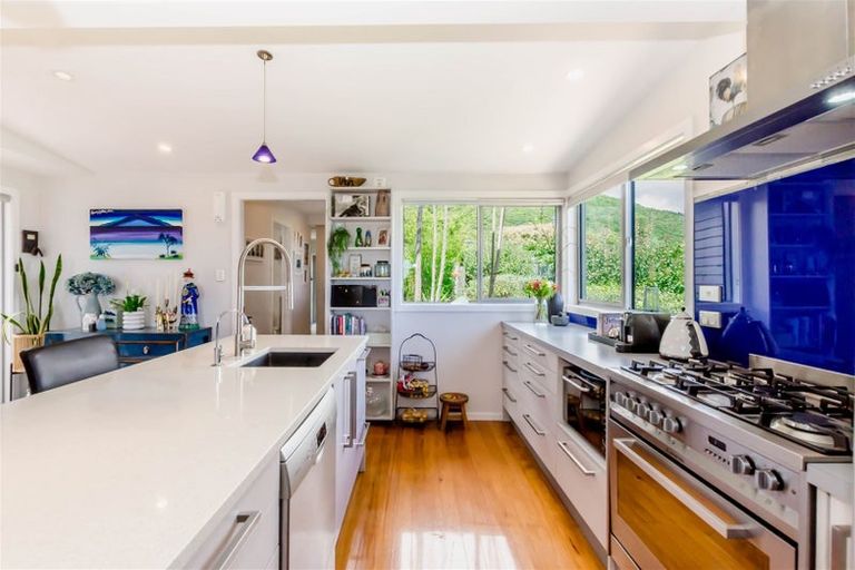 Photo of property in 11 Kotare Street, Waikanae, 5036