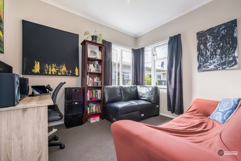 Photo of property in 11 Seddon Street, Naenae, Lower Hutt, 5011