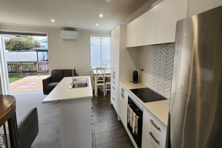 Photo of property in 48 Omata Road, Marfell, New Plymouth, 4310