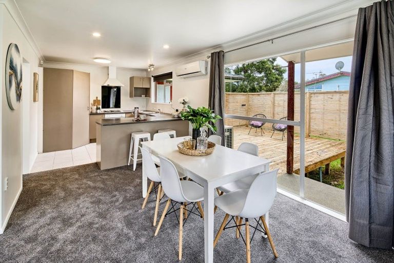 Photo of property in 7 Edelweiss Grove, Timberlea, Upper Hutt, 5018