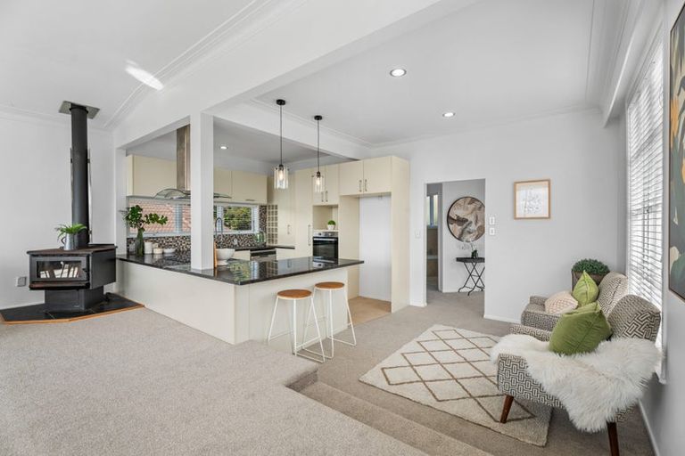 Photo of property in 90 Sandspit Road, Shelly Park, Auckland, 2014