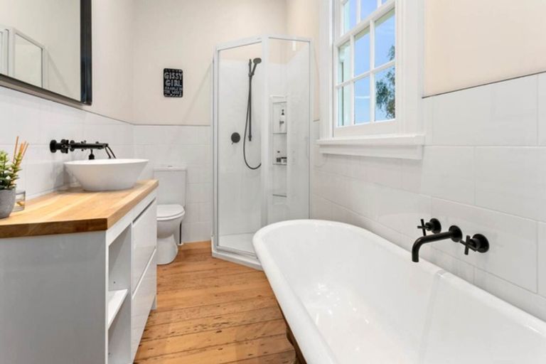 Photo of property in 29 Taupaki Road, Taupaki, Henderson, 0782