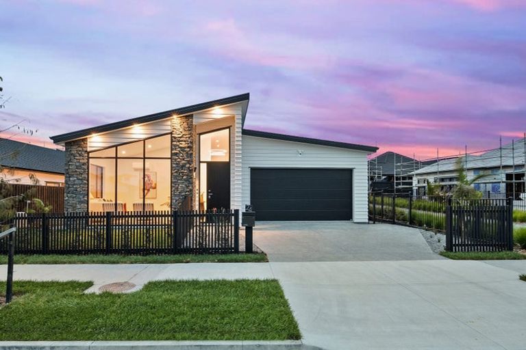 Photo of property in 24 Tipu Crescent, Wainui, 0992