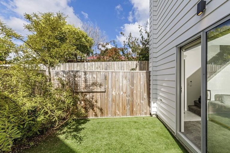 Photo of property in 9/22 Denver Avenue, Sunnyvale, Auckland, 0612