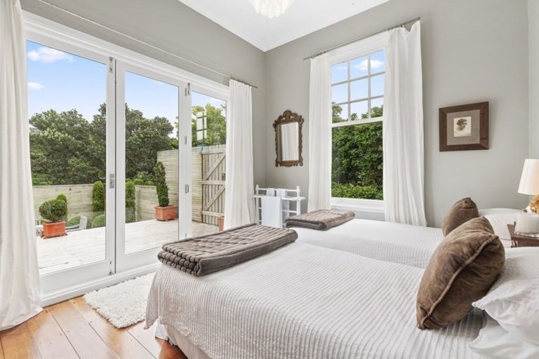 Photo of property in 23 Moana Road, Kelburn, Wellington, 6012