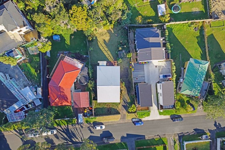 Photo of property in 6 Jenanne Place, Totara Vale, Auckland, 0629