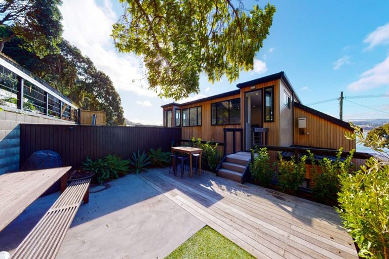 Photo of property in 306b Queens Drive, Lyall Bay, Wellington, 6022