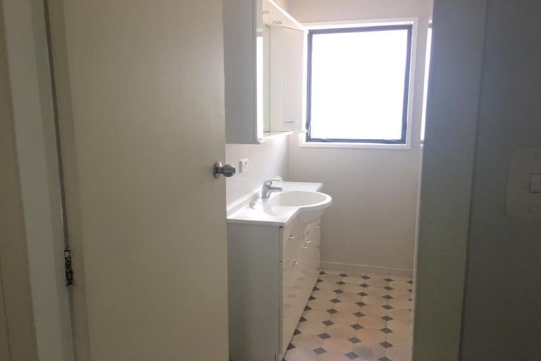 Photo of property in 1/48 Jeffreys Road, Fendalton, Christchurch, 8052