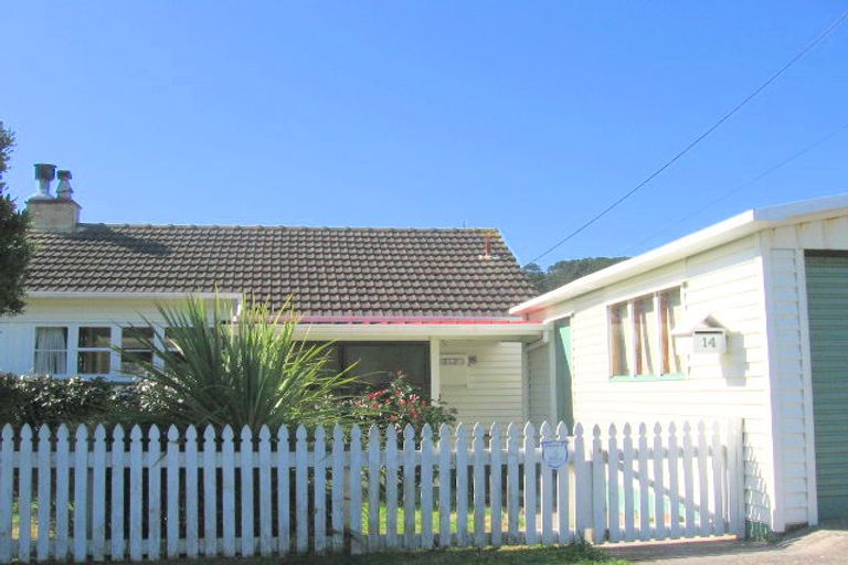 Photo of property in 14 Leveson Street, Strathmore Park, Wellington, 6022