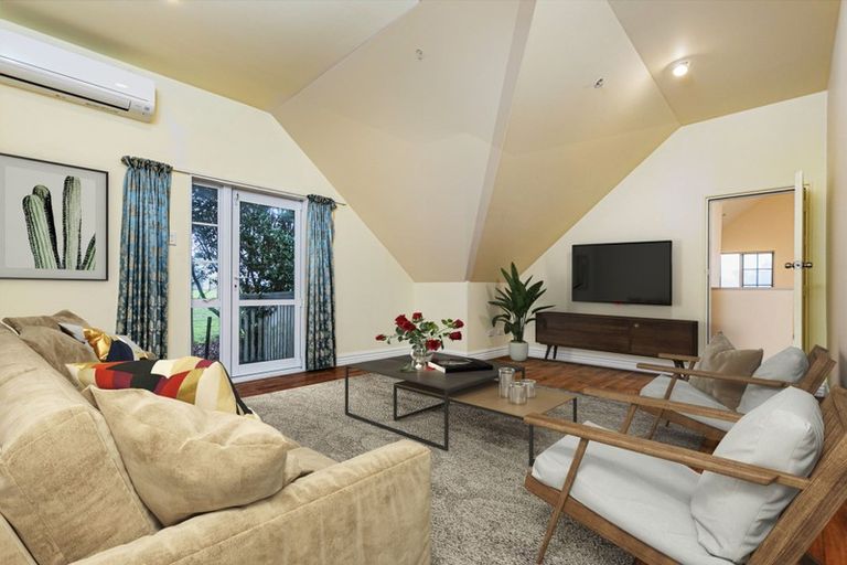 Photo of property in 8 Te Wharau Drive, Greenhithe, Auckland, 0632