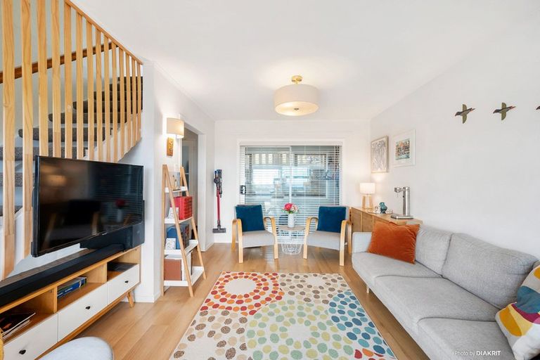 Photo of property in 12 Middlesex Place, Northland, Wellington, 6012