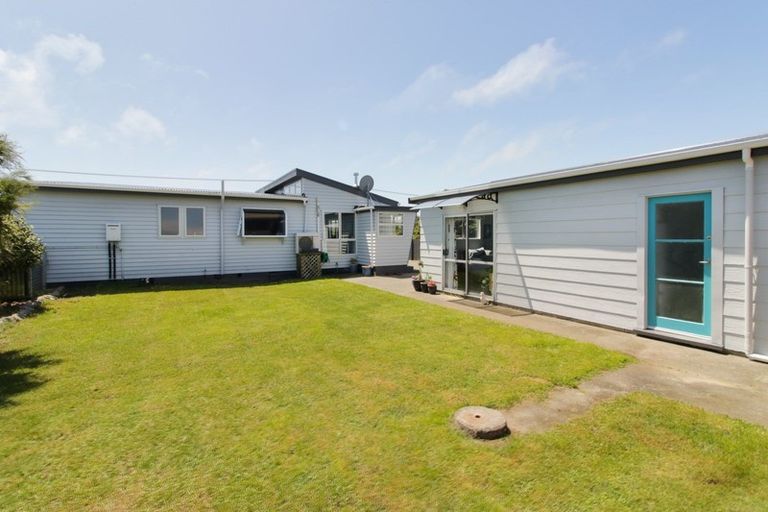 Photo of property in 16 Linklater Avenue, Foxton Beach, Foxton, 4815
