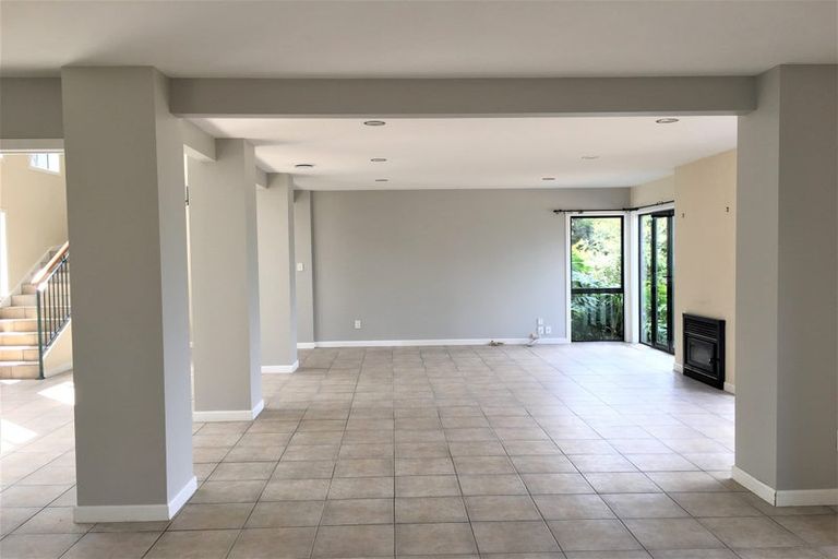 Photo of property in 7 Chatham Avenue, Paremoremo, Auckland, 0632